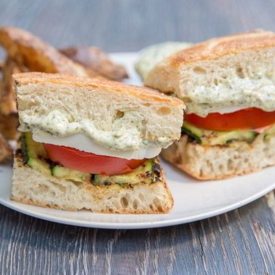 Рецепт бутербродов с кабачком и помидором