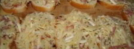 бутерброды с колбасой на сковороде. Шаг 2