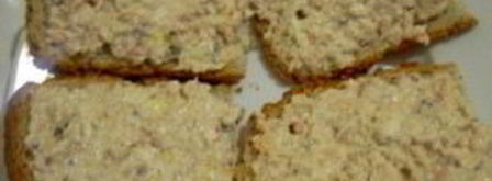 бутерброды с паштетом и огурцом. Шаг 4