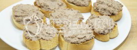 бутерброды с паштетом из куриной печени. Шаг 11