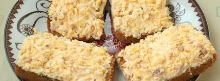 бутерброды с печенью трески, яйцом и плавленым сыром. Шаг 4