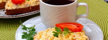 бутерброды с печенью трески, яйцом и плавленым сыром. Шаг 6