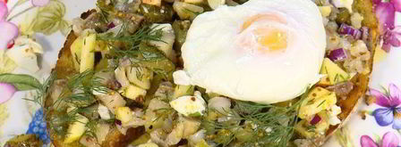 бутерброды с сельдью, яблоком и яйцом пашот. Шаг 7