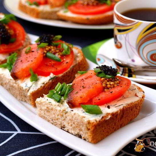 Рецепт бутербродов с семгой, помидорами и плавленным сыром