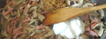 бутерброды с шампиньонами и колбасой в духовке. Шаг 4