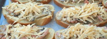 бутерброды с шампиньонами и колбасой в духовке. Шаг 5