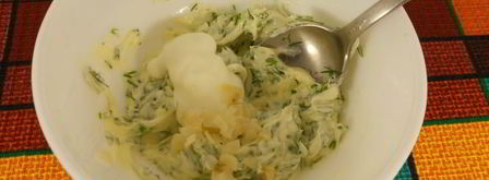 бутерброды с зеленым маслом и слабосоленой семгой. Шаг 2