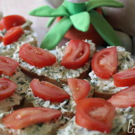 Рецепт бутербродов с зеленью и помидорами