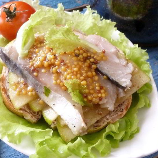 Рецепт бутербродов со скумбрией и яблоками