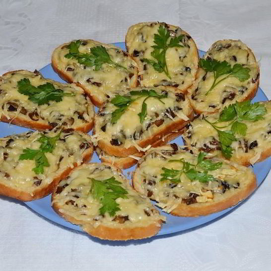 Рецепт горячих бутербродов с грибами и сыром в духовке