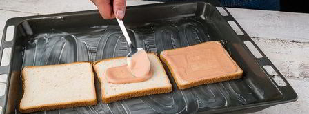 горячие бутерброды с колбасой и сыром. Шаг 3