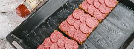 горячие бутерброды с колбасой и сыром. Шаг 4