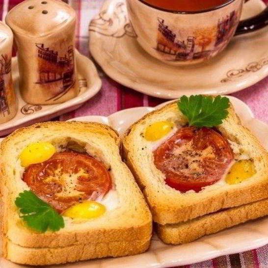 Рецепт горячих бутербродов с окороком, помидорами и яйцами
