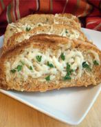 Горячие бутерброды с сыром и чесноком