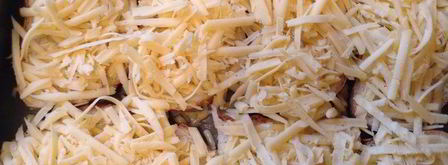 горячие бутерброды с сыром, помидорами и чесноком. Шаг 3