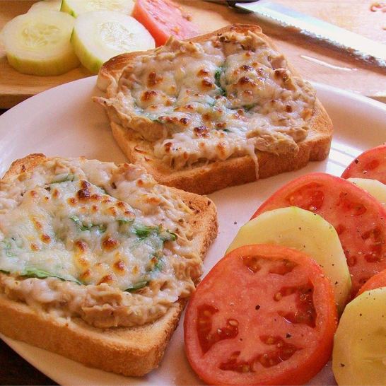 Рецепт горячих бутербродов с тунцом