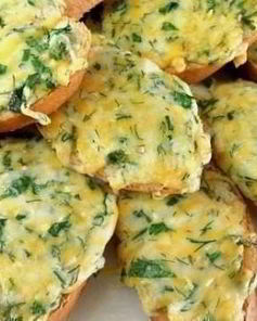 Горячие бутерброды с твердым сыром майонезом и чесноком