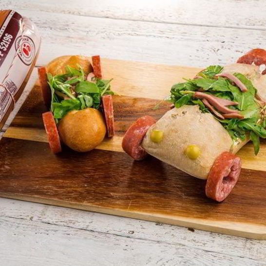 Рецепт горячего бутерброда с колбасой и сметанным соусом