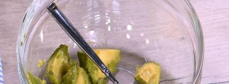 хитрый бутерброд с авокадо и яичницей. Шаг 3