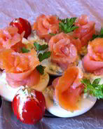 Яйца фаршированные семгой