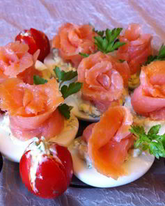 Яйца фаршированные семгой