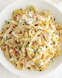 Фетучини, запеченные с креветками и сыром