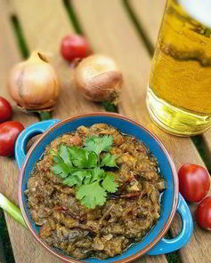 Байнган бхарта — баклажанная икра по-индийски