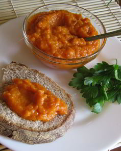 Икра кабачковая с томатной пастой и чесноком