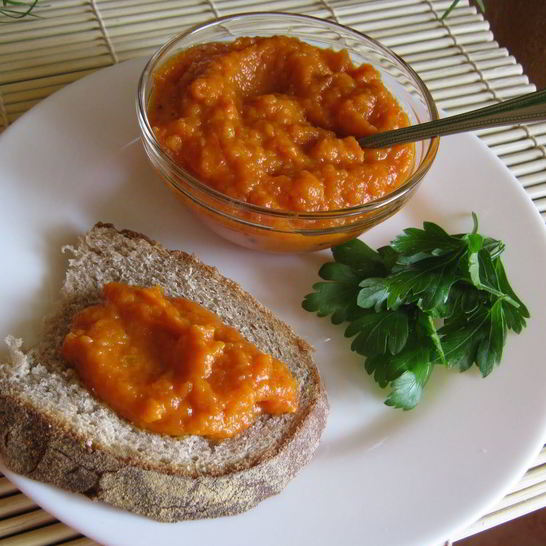 Рецепт икры кабачковой с томатной пастой и чесноком