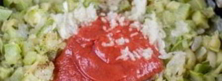 кабачковая икра без моркови с томатной пастой. Шаг 4