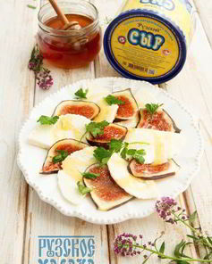 Карпаччо из Рузского сыра и инжира под медовой заправкой