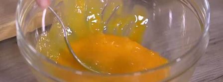 бисквитный омлет с козьим сыром и розмариновым песто. Шаг 2