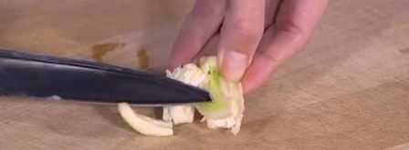 бисквитный омлет с козьим сыром и розмариновым песто. Шаг 4