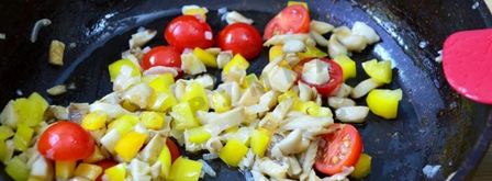 фриттата со стручковой фасолью помидорами черри и грибами. Шаг 6