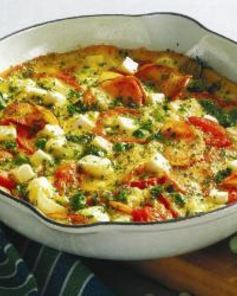 Испанский омлет с картофелем, брынзой и помидорами