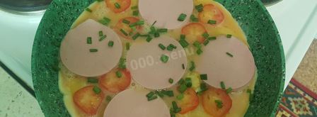 картофельный омлет с вареной колбасой. Шаг 3