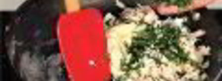 нежный омлет с копченой рыбой. Шаг 4