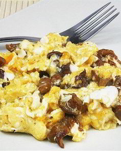 Омлет с белыми грибами, сыром грюйер и эстрагоном