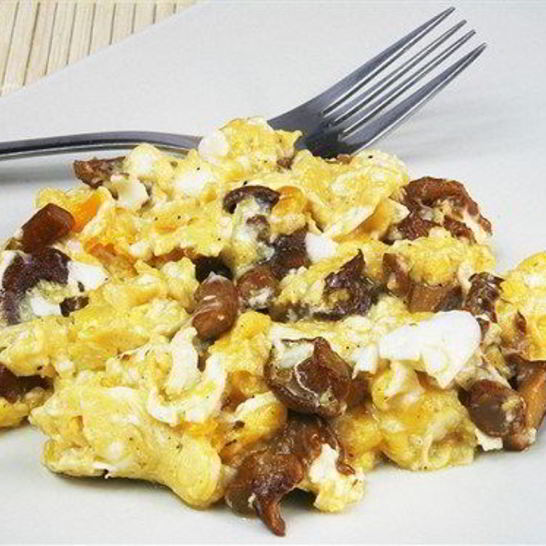 Рецепт омлета с белыми грибами, сыром грюйер и эстрагоном