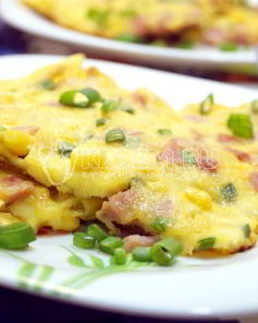 Омлет с колбасой и кукурузой Бонди