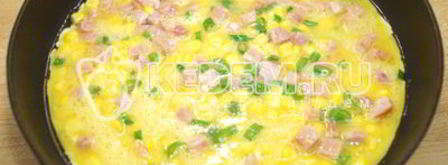 омлет с колбасой и кукурузой бонди. Шаг 5