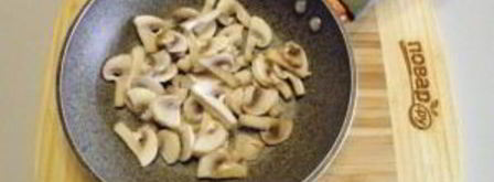 омлет с ветчиной, грибами и сыром. Шаг 2