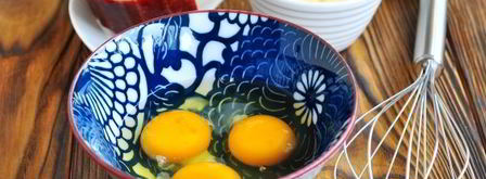 омлет с ветчиной и сыром на сковороде. Шаг 3