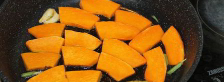 осенний капрезе с чипсами из шалфея. Шаг 3