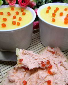 Паштет из семги с красной икрой и белым вином