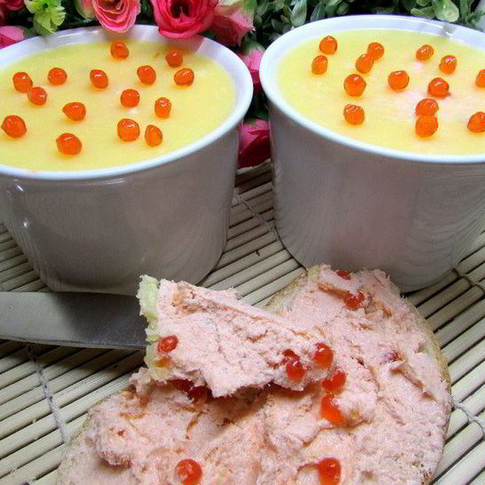 Рецепт паштета из семги с красной икрой и белым вином