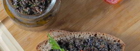 тапенад — паштет из оливок и маслин. Шаг 3