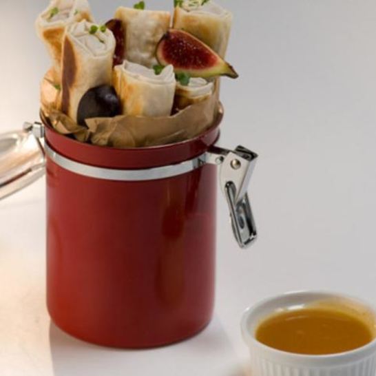 Рецепт креветочных роллов с инжиром и острым апельсиновым соусом