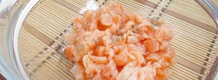 роллы из блинов с начинкой. Шаг 2