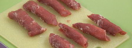 роллы из свинины и рис в сырной корзиночке. Шаг 2